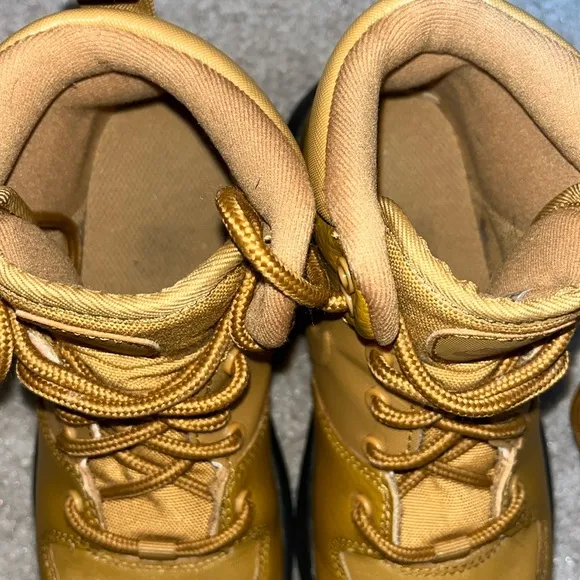 Nike Manoa boots little boy 13C