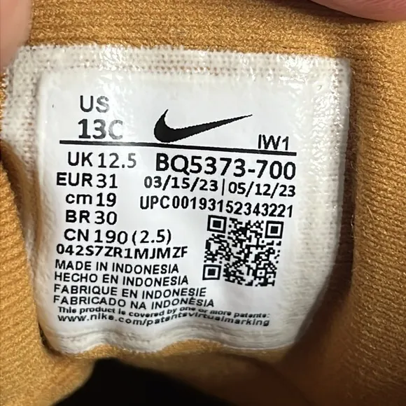 Nike Manoa boots little boy 13C