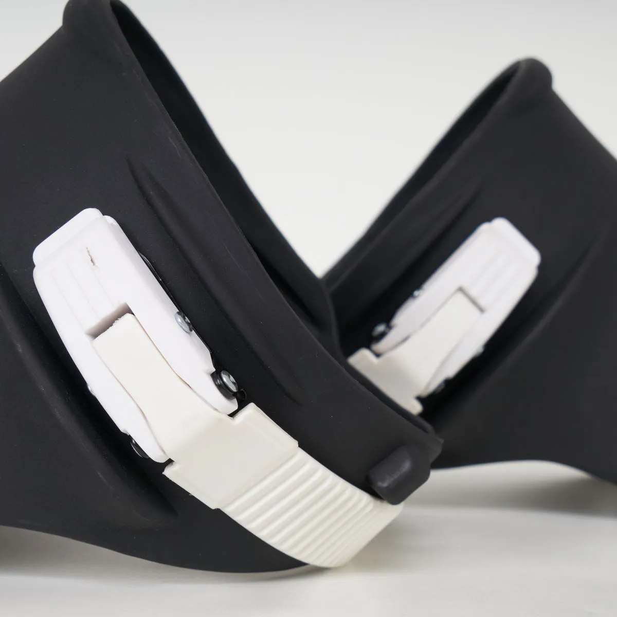Razors New Gen Cuffs with White Buckle