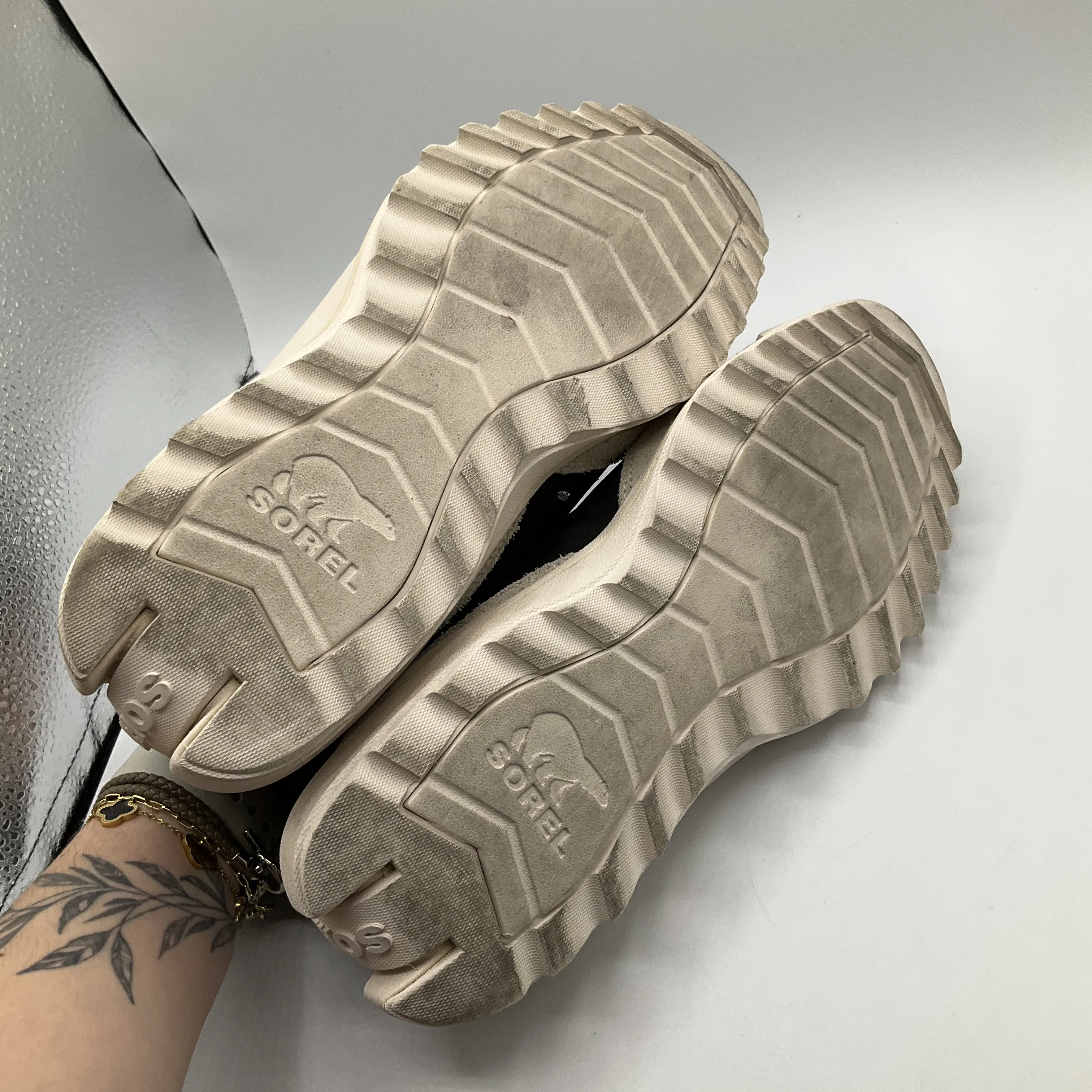 Shoes Sneakers By Sorel  Size: 10