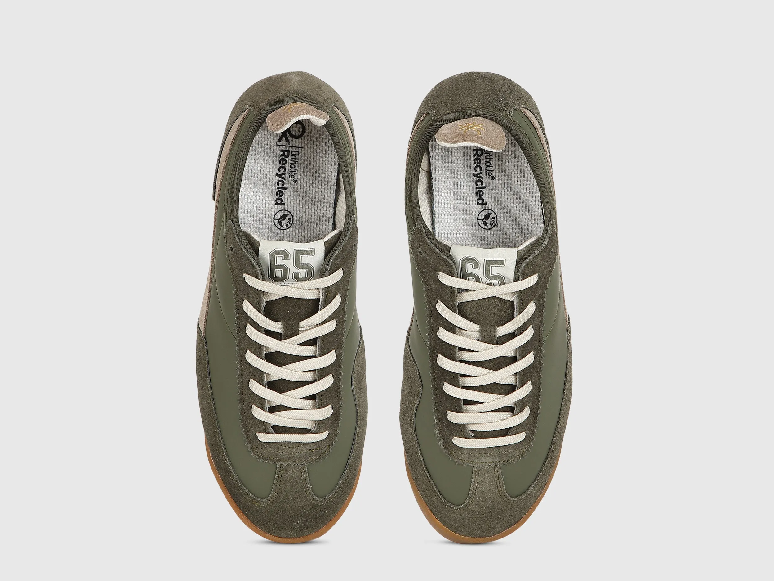 Solid Pattern Lace-Up Casual Sneakers