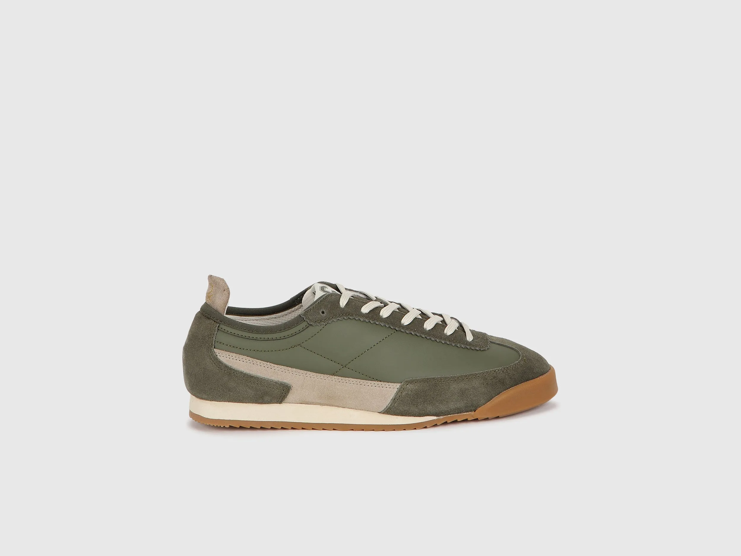 Solid Pattern Lace-Up Casual Sneakers