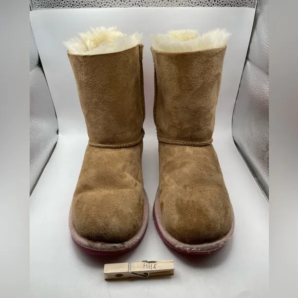 UGG Bailey Bow II girls tan with pink bows boots size 4