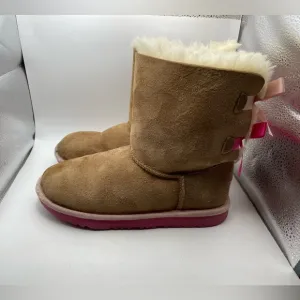 UGG Bailey Bow II girls tan with pink bows boots size 4