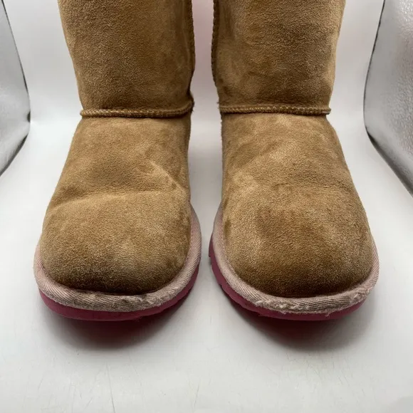 UGG Bailey Bow II girls tan with pink bows boots size 4