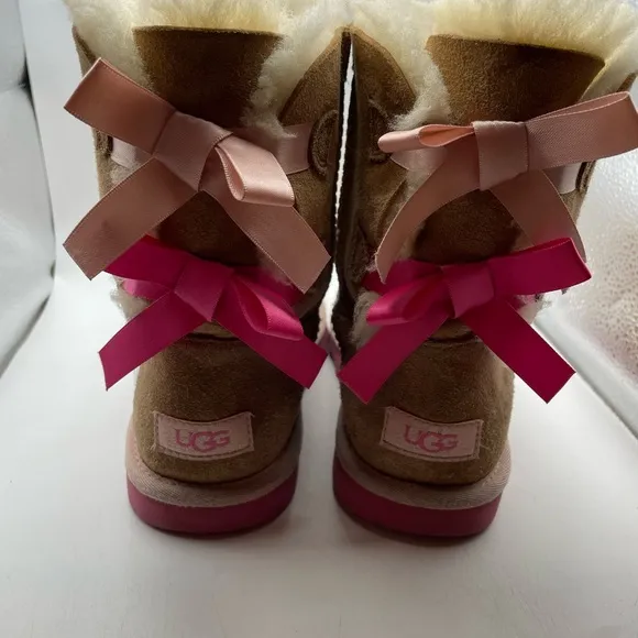 UGG Bailey Bow II girls tan with pink bows boots size 4